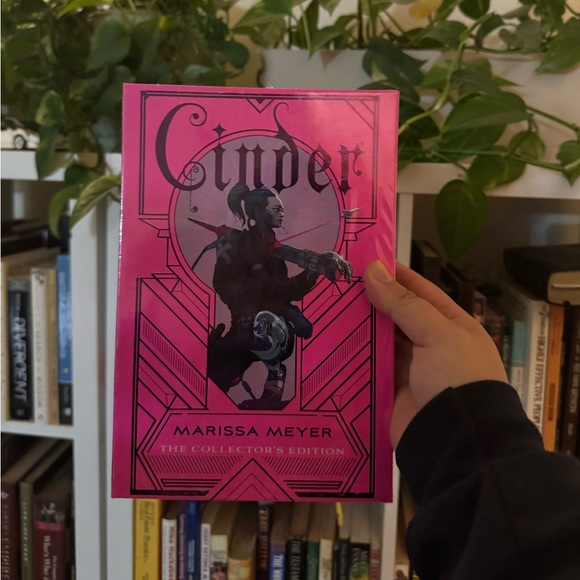 CINDER by Marissa Meyer - Picture 2 of 7